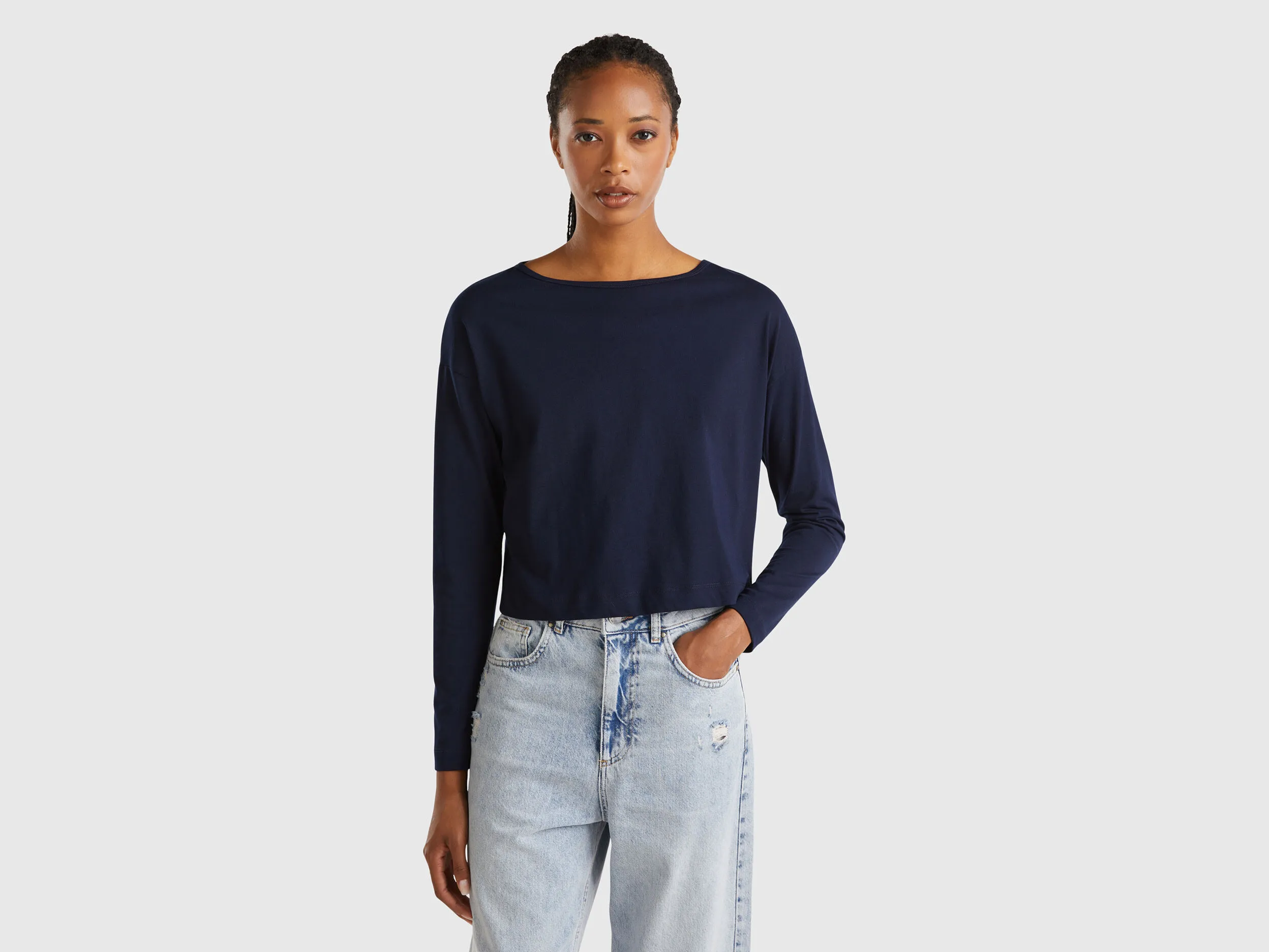 Camiseta azul oscuro de algodón de fibra larga