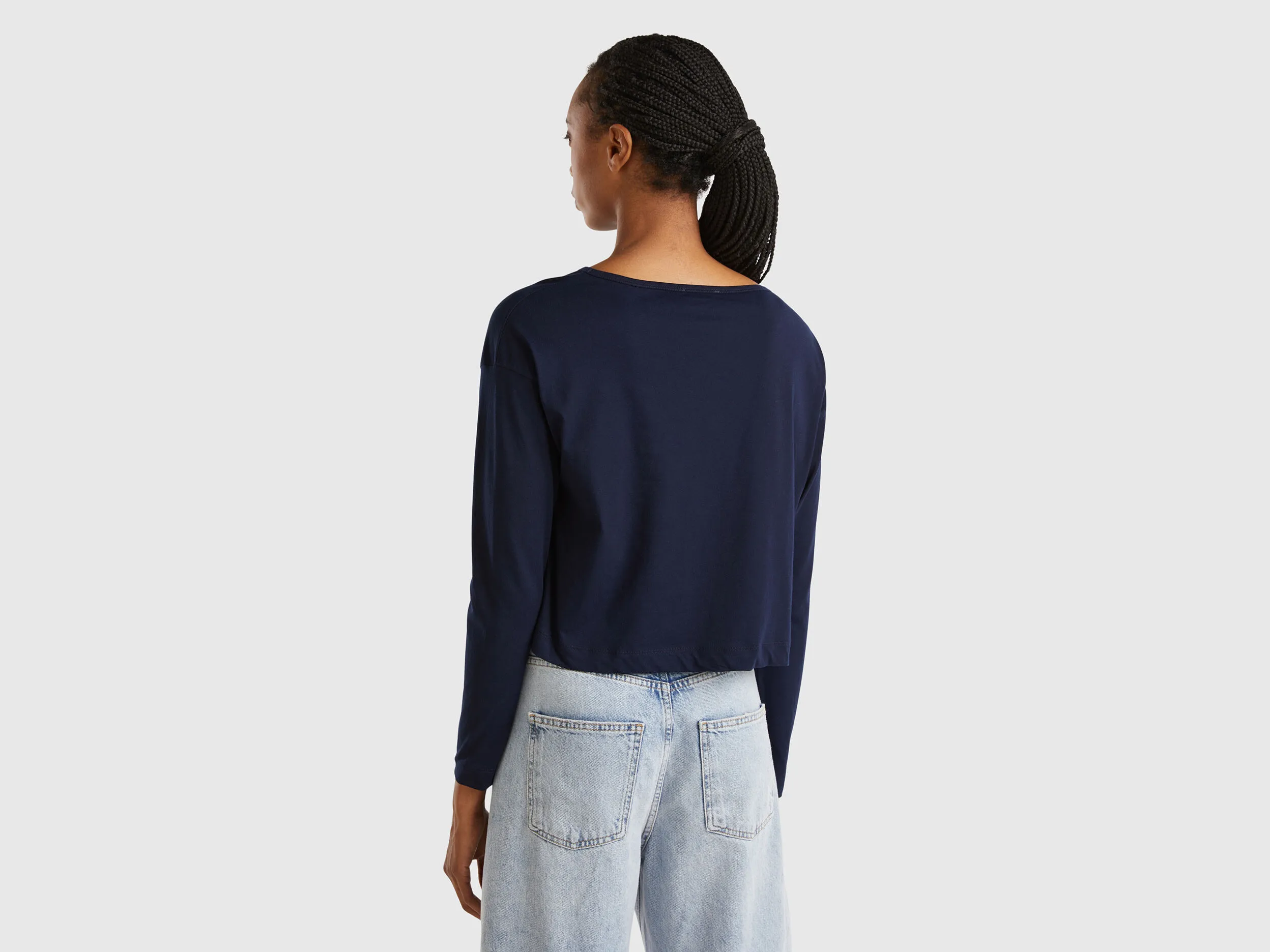 Camiseta azul oscuro de algodón de fibra larga