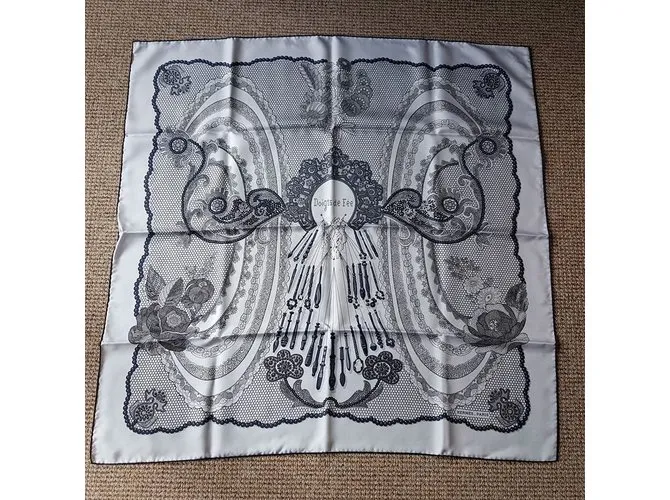 Hermès Bufandas de seda Blanco 
