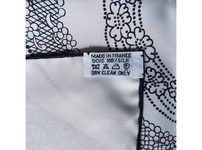 Hermès Bufandas de seda Blanco 