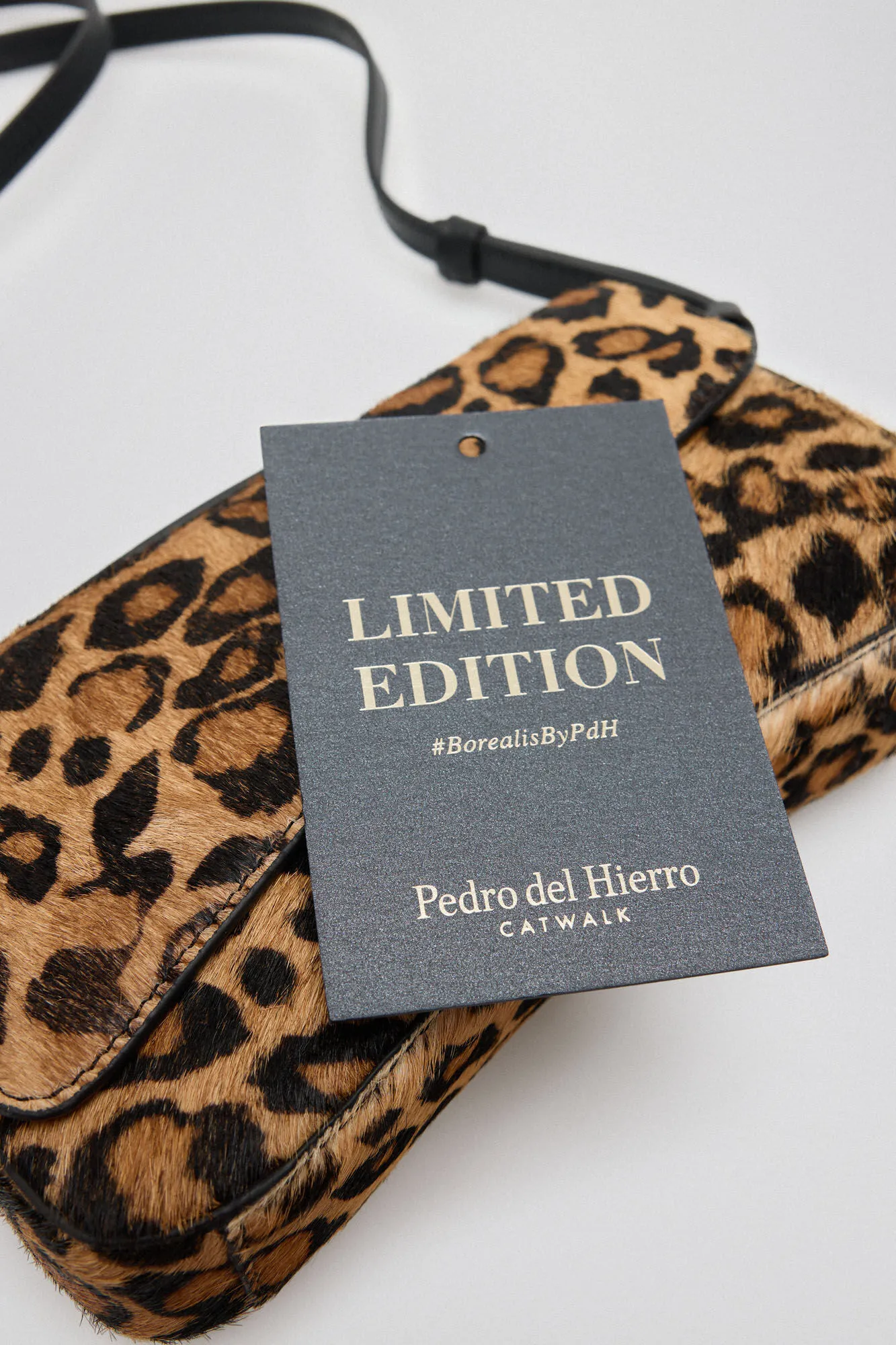 Pedro del Hierro Mini baguete desfile