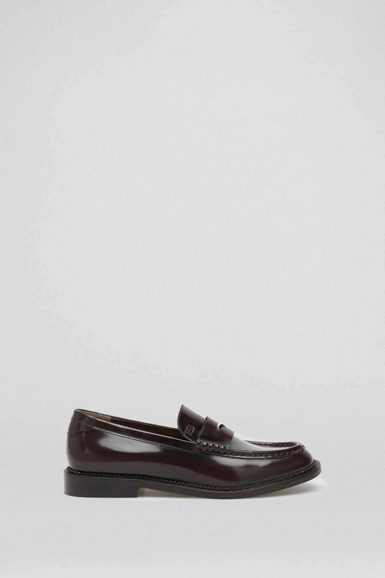 Pedro del Hierro Mocasín antifaz