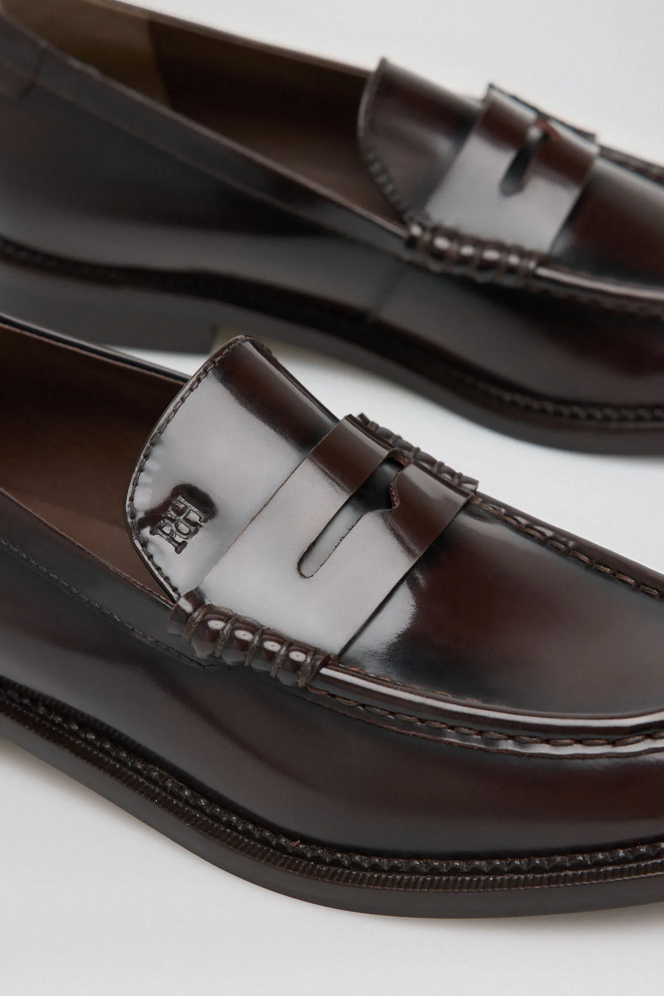 Pedro del Hierro Mocasín antifaz