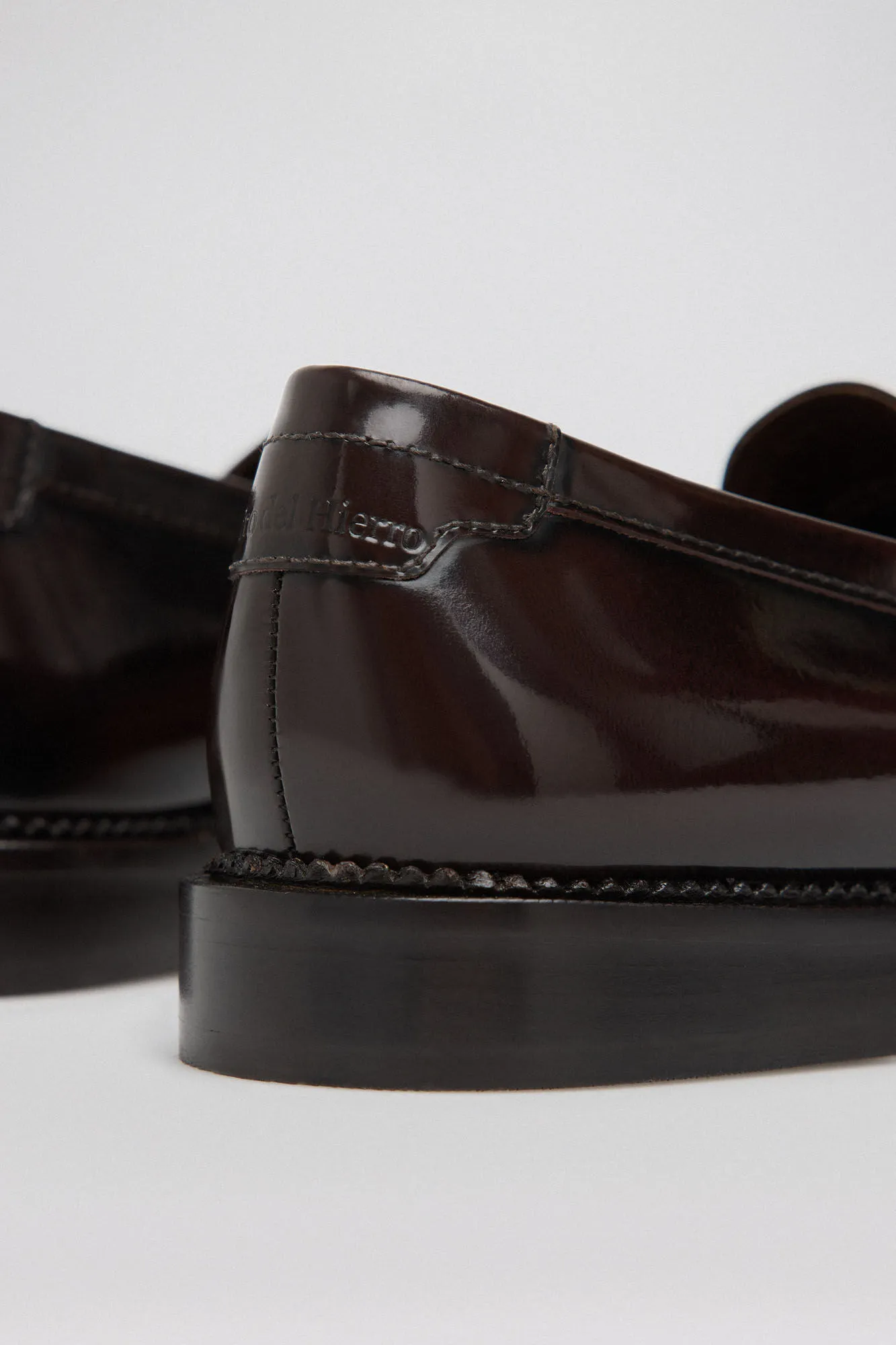 Pedro del Hierro Mocasín antifaz