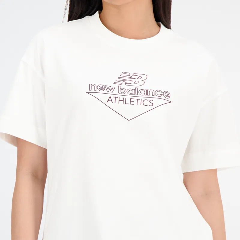 POLERA LIFESTYLE MUJER NEW BALANCE ATHLETICS COTTON JERSEY BOXY TSHIRT BLANCA