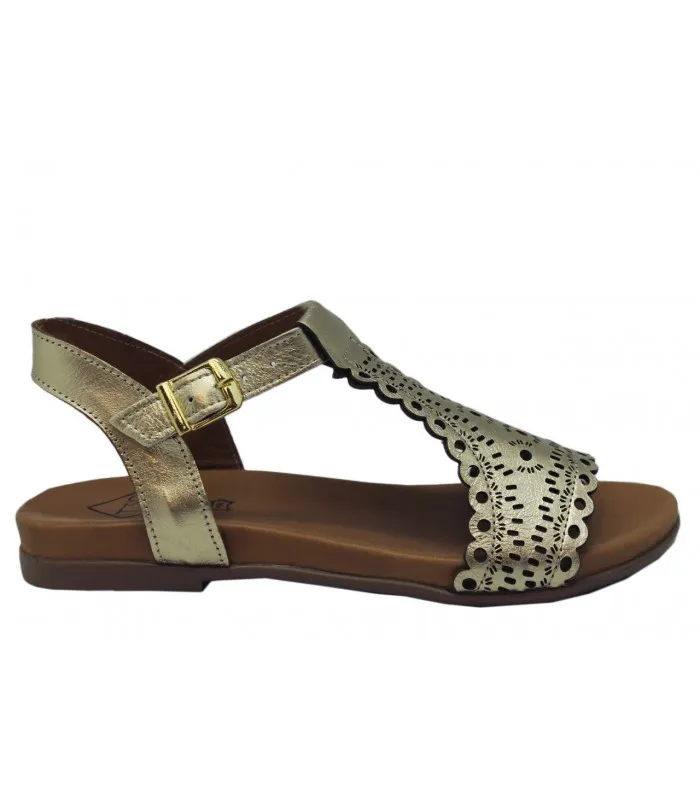 Sandalia plana para mujer en color dorado
